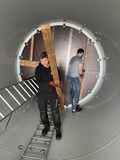 Eine neue Aufgabe: Aus alten Rotorblättern werden Möbel mit Geschichte