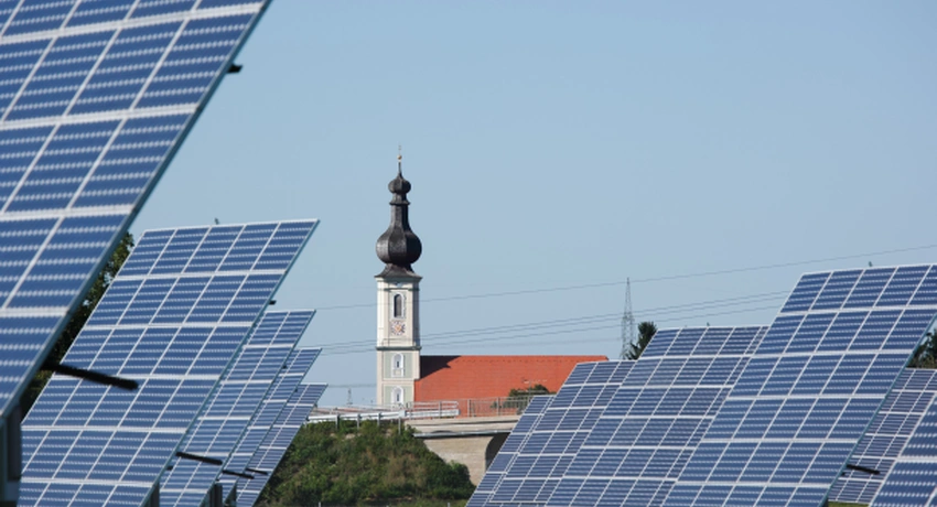 Mehr auf der Fläche: Bei PV-Anlagen auf Dächern könnte es durch das neue EEG zu einem Einbruch kommen.