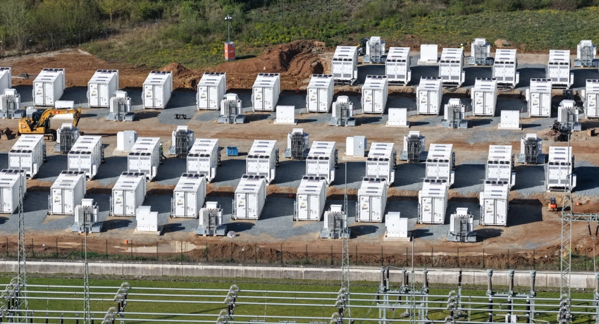 Neue Quelle für Momentanreserve: Batteriespeicher sollen die Rolle von Kraftwerken zum Stabilisieren der Stromspannung übernehmen.