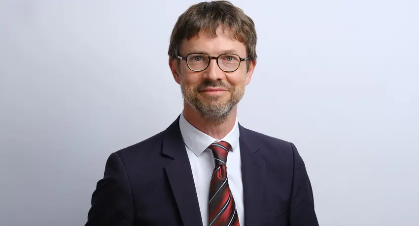 Dr. Wieland Lehnert: leitet das Forschungsgebiet Recht der Netzinfrastrukturen bei der Stiftung Umweltenergierecht. 